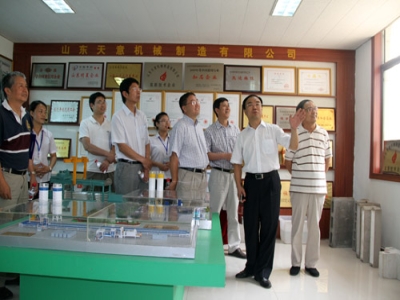 2012.7.28日山東天意兩項(xiàng)科技成果鑒定順利通過(guò)，北京領(lǐng)導(dǎo)專家，到我公司參觀指導(dǎo)